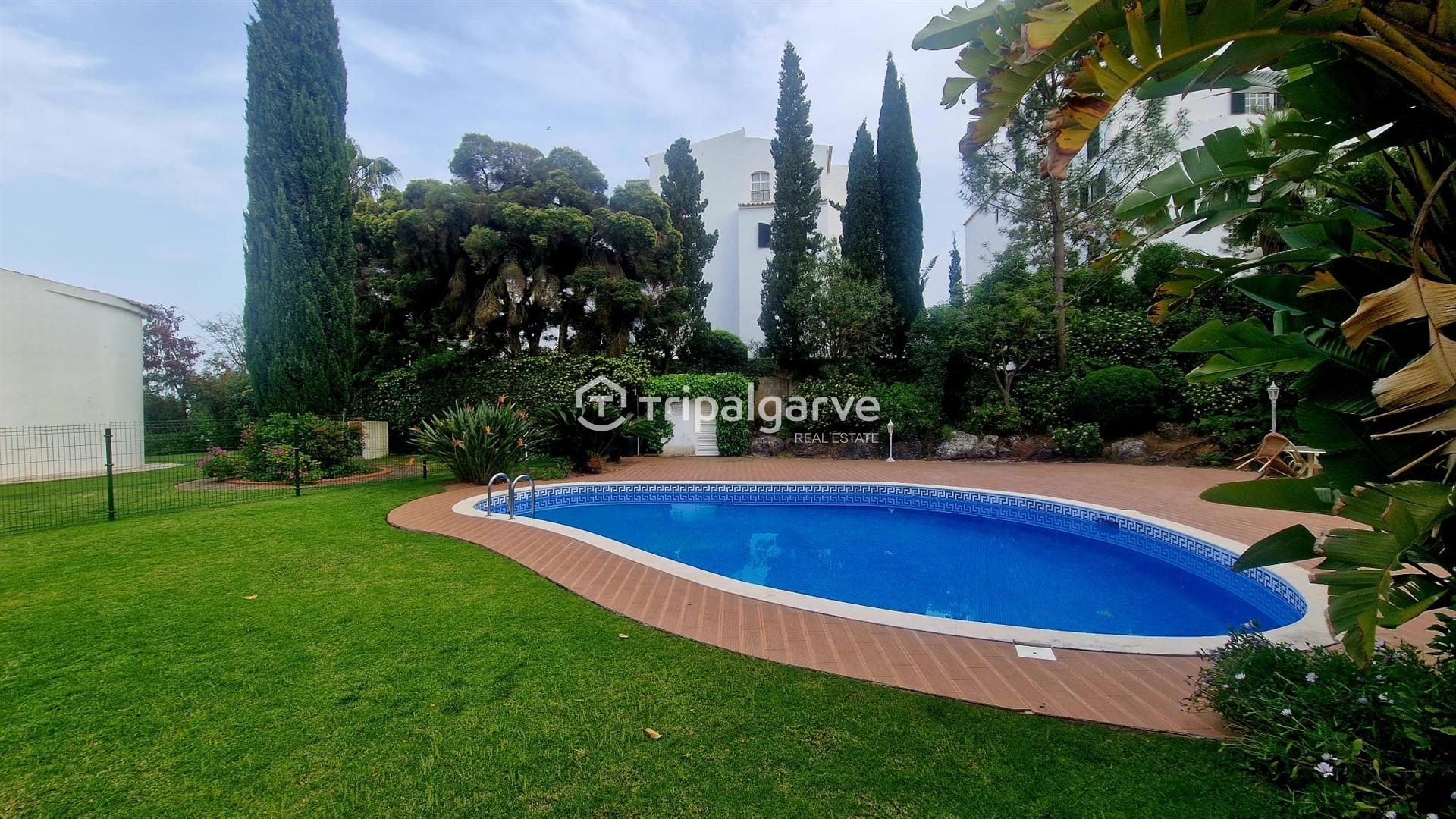 Appartamento T4 em primeira linha do Golfe - Portimao