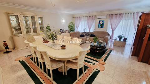 Appartamento T4 em primeira linha do Golfe - Portimao