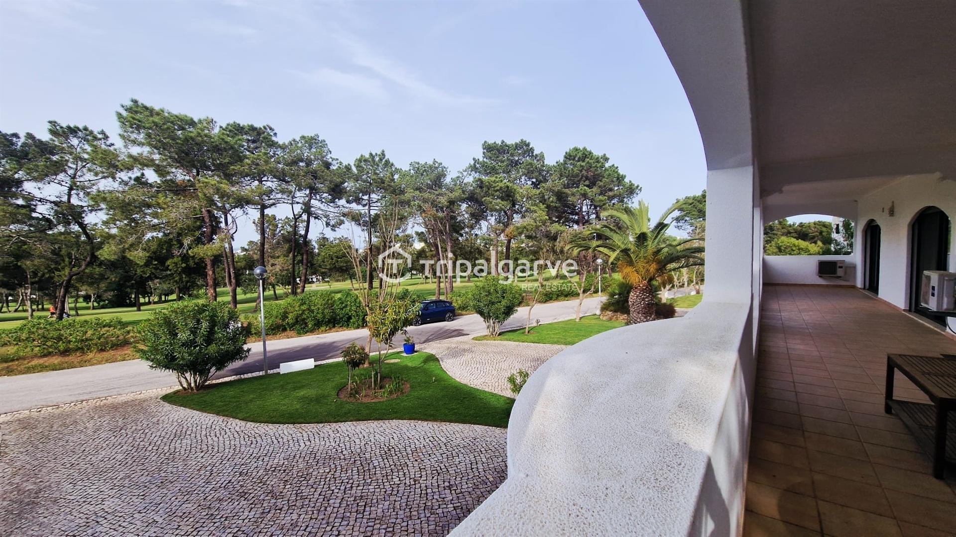 Appartamento T4 em primeira linha do Golfe - Portimao
