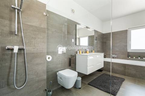 Moradia de 4 quartos com piscina aquecida, perto das praias e dos campos de golfe de Albufeira