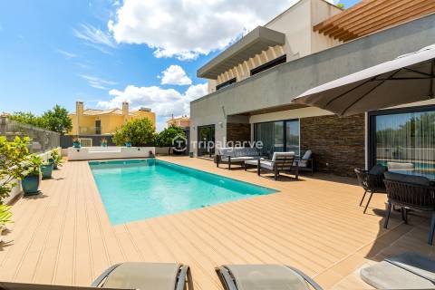 Moradia de 4 quartos com piscina aquecida, perto das praias e dos campos de golfe de Albufeira