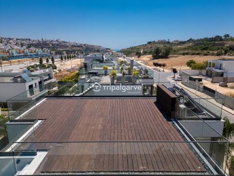 Moradia de Arquitetura Contemporânea V3 na Marina de Albufeira com Vista Mar