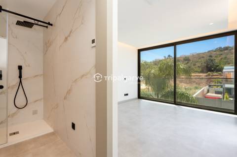 Moradia de Arquitetura Contemporânea V3 na Marina de Albufeira com Vista Mar