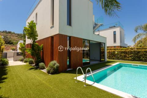 Moradia de Arquitetura Contemporânea V3 na Marina de Albufeira com Vista Mar