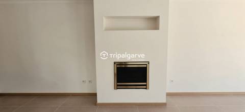 Moradia T3 em banda com piscina  e garagem na Guia