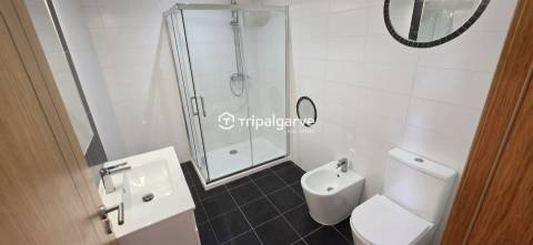 Moradia T3 em banda com piscina  e garagem na Guia