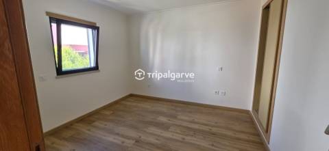 Moradia T3 em banda com piscina  e garagem na Guia