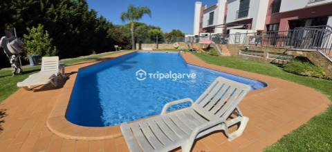 Moradia T3 em banda com piscina  e garagem na Guia