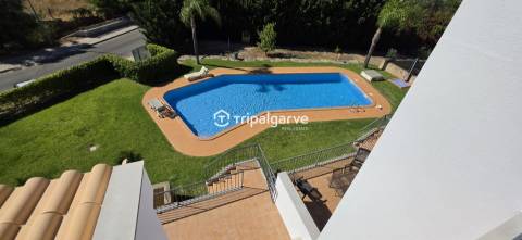 Moradia T3 em banda com piscina  e garagem na Guia
