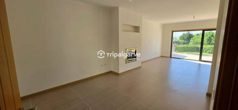 Moradia T3 em banda com piscina  e garagem na Guia