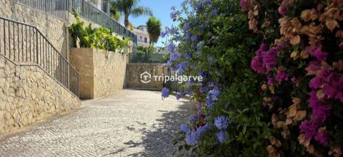 Moradia T3 em banda com piscina  e garagem na Guia