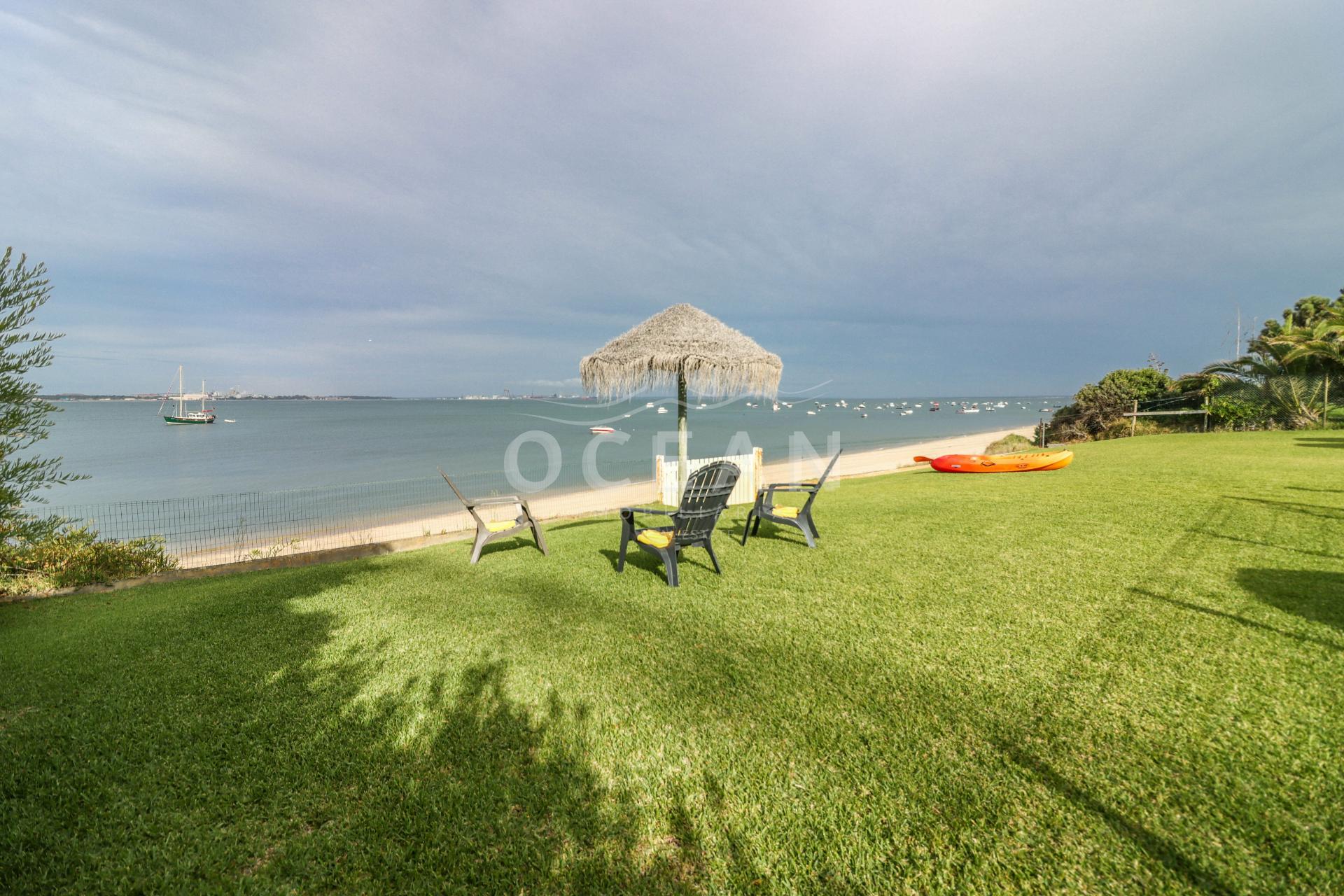 Moradia com piscina Soltroia primeira linha de água
