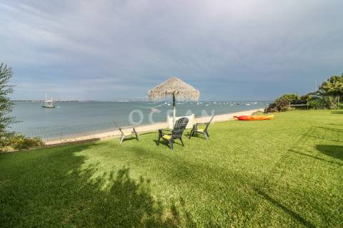 Moradia com piscina Soltroia primeira linha de água