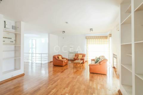 Moradia com piscina Soltroia primeira linha de água