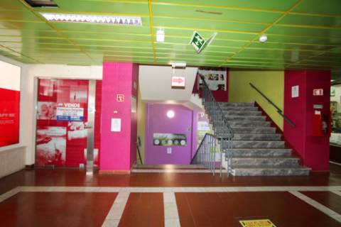 Excelentes lojas no Centro Comercial D'Amora, Amora, Seixal
