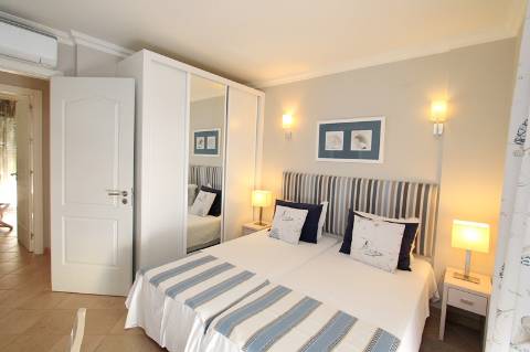 Luxuosas moradias V2 equipadas e mobiladas em Golfe Country Clube, Algarve