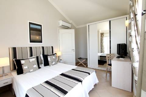 Luxuosas moradias V2 equipadas e mobiladas em Golfe Country Clube, Algarve