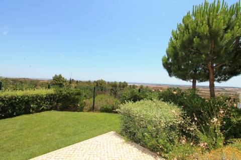 Luxuosas moradias V2 equipadas e mobiladas em Golfe Country Clube, Algarve