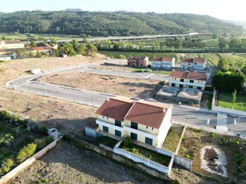 Lotes de terreno para construção de moradias T4, em Valado dos Frades, Nazaré