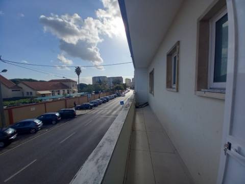 Apartamento T4 - Laranjeiro