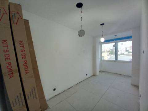 Apartamento T4 - Laranjeiro