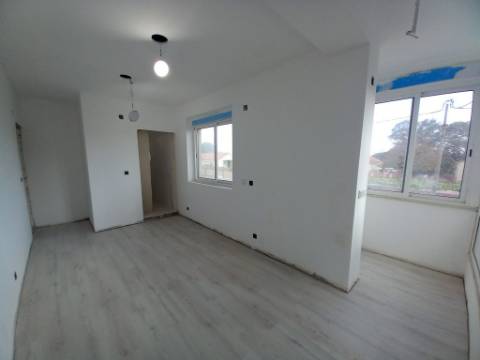 Apartamento T4 - Laranjeiro