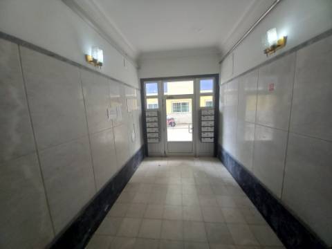 Apartamento T4 - Laranjeiro