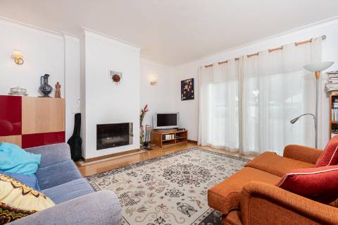 Moradias térreas T3 e T1, piscina, lote 5.250m2, Meco, Sesimbra