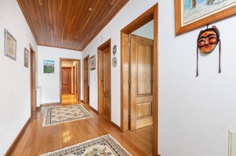 Moradias térreas T3 e T1, piscina, lote 5.250m2, Meco, Sesimbra