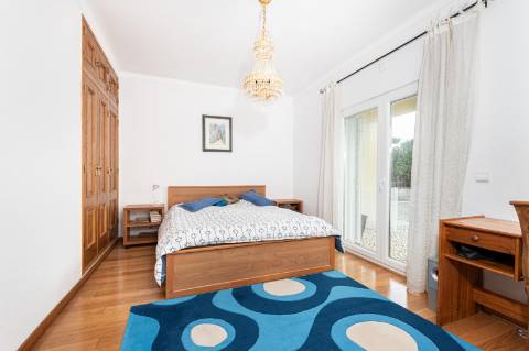 Moradias térreas T3 e T1, piscina, lote 5.250m2, Meco, Sesimbra