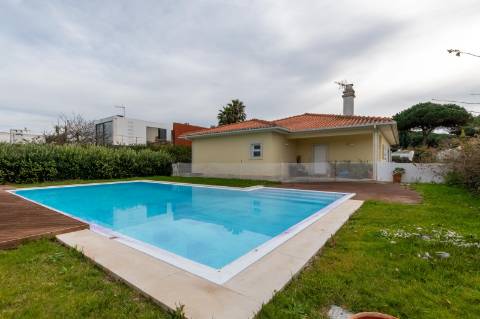 Moradias térreas T3 e T1, piscina, lote 5.250m2, Meco, Sesimbra