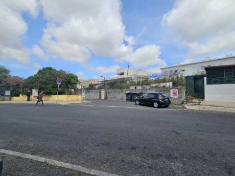 Terreno com 2000m2, junto Universidades, na Ajuda, Lisboa