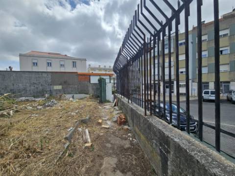 Terreno com 2000m2, junto Universidades, na Ajuda, Lisboa