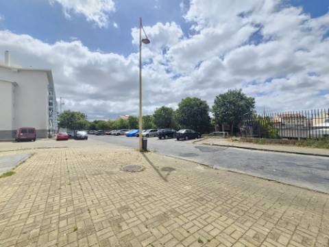 Terreno com 2000m2, junto Universidades, na Ajuda, Lisboa