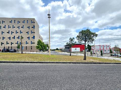 Terreno com 2000m2, junto Universidades, na Ajuda, Lisboa