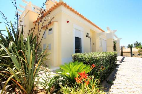 Luxuosas moradias V3 equipadas e mobiladas em Golfe Country Clube, Algarve