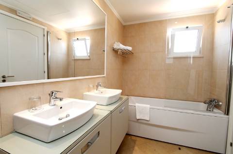 Luxuosas moradias V3 equipadas e mobiladas em Golfe Country Clube, Algarve