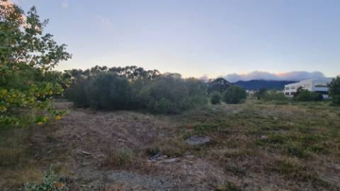 Lote de terreno para construção com 14.885m2, frente estrada principal, na Quinta da Beloura, Sintra