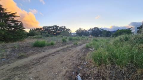 Lote de terreno para construção com 14.885m2, frente estrada principal, na Quinta da Beloura, Sintra