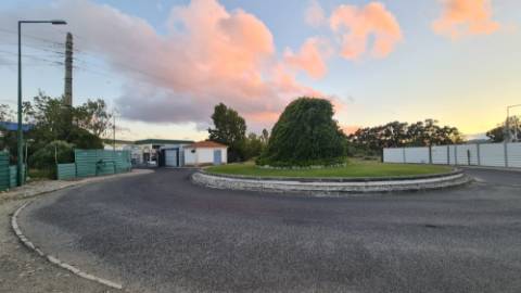 Lote de terreno para construção com 14.885m2, frente estrada principal, na Quinta da Beloura, Sintra