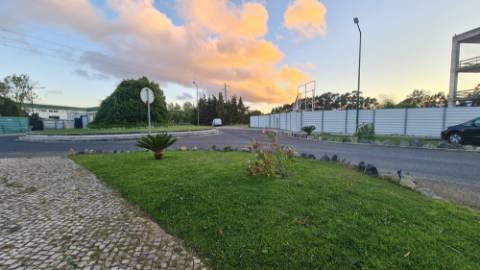 Lote de terreno para construção com 14.885m2, frente estrada principal, na Quinta da Beloura, Sintra