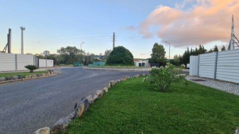 Lote de terreno para construção com 14.885m2, frente estrada principal, na Quinta da Beloura, Sintra