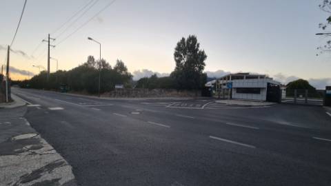 Lote de terreno para construção com 14.885m2, frente estrada principal, na Quinta da Beloura, Sintra