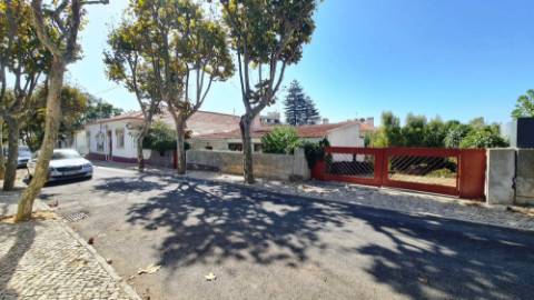 Moradia T6, lote 915m2, próxima da praia, na Parede, Cascais