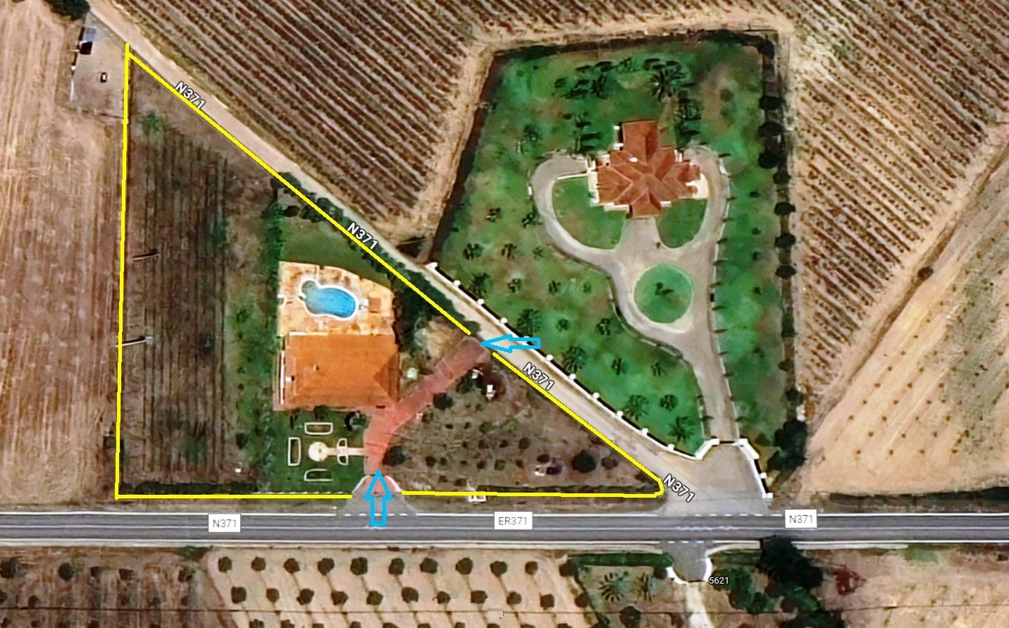 Quinta com moradia térrea T4, piscina com jardim, garagem e vinhas, em Campo Maior