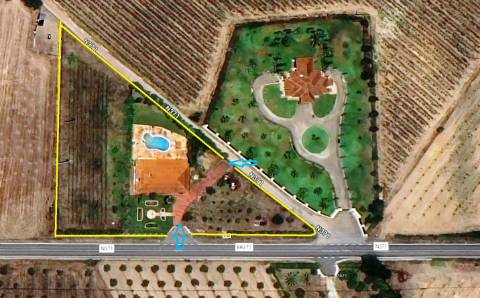 Quinta com moradia térrea T4, piscina com jardim, garagem e vinhas, em Campo Maior