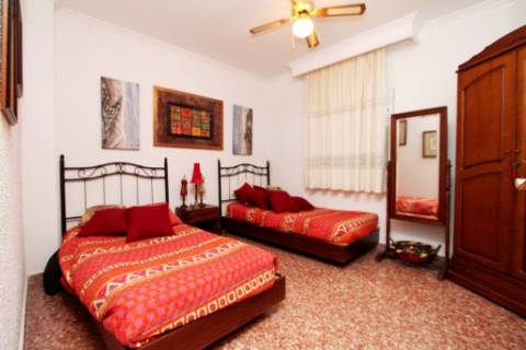 Quinta com moradia térrea T4, piscina com jardim, garagem e vinhas, em Campo Maior
