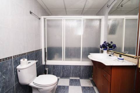 Quinta com moradia térrea T4, piscina com jardim, garagem e vinhas, em Campo Maior