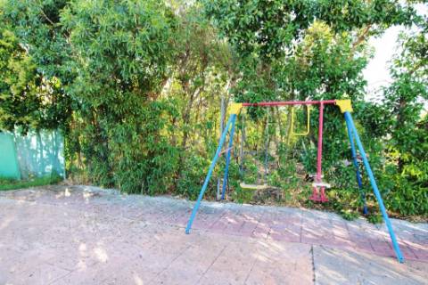 Quinta com moradia térrea T4, piscina com jardim, garagem e vinhas, em Campo Maior