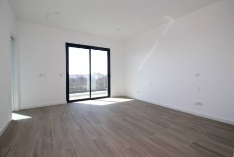 Moradia de Luxo T4 em Tavira - Conforto e Elegância